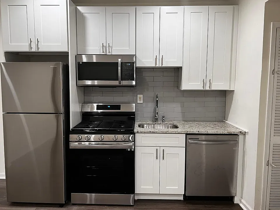 1522 V St SE #4