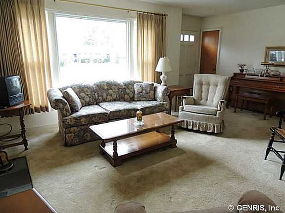 4th image of 53 Briggs Ave