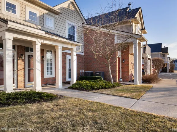 28293 Oakmonte Cir E, New Hudson, MI 48165