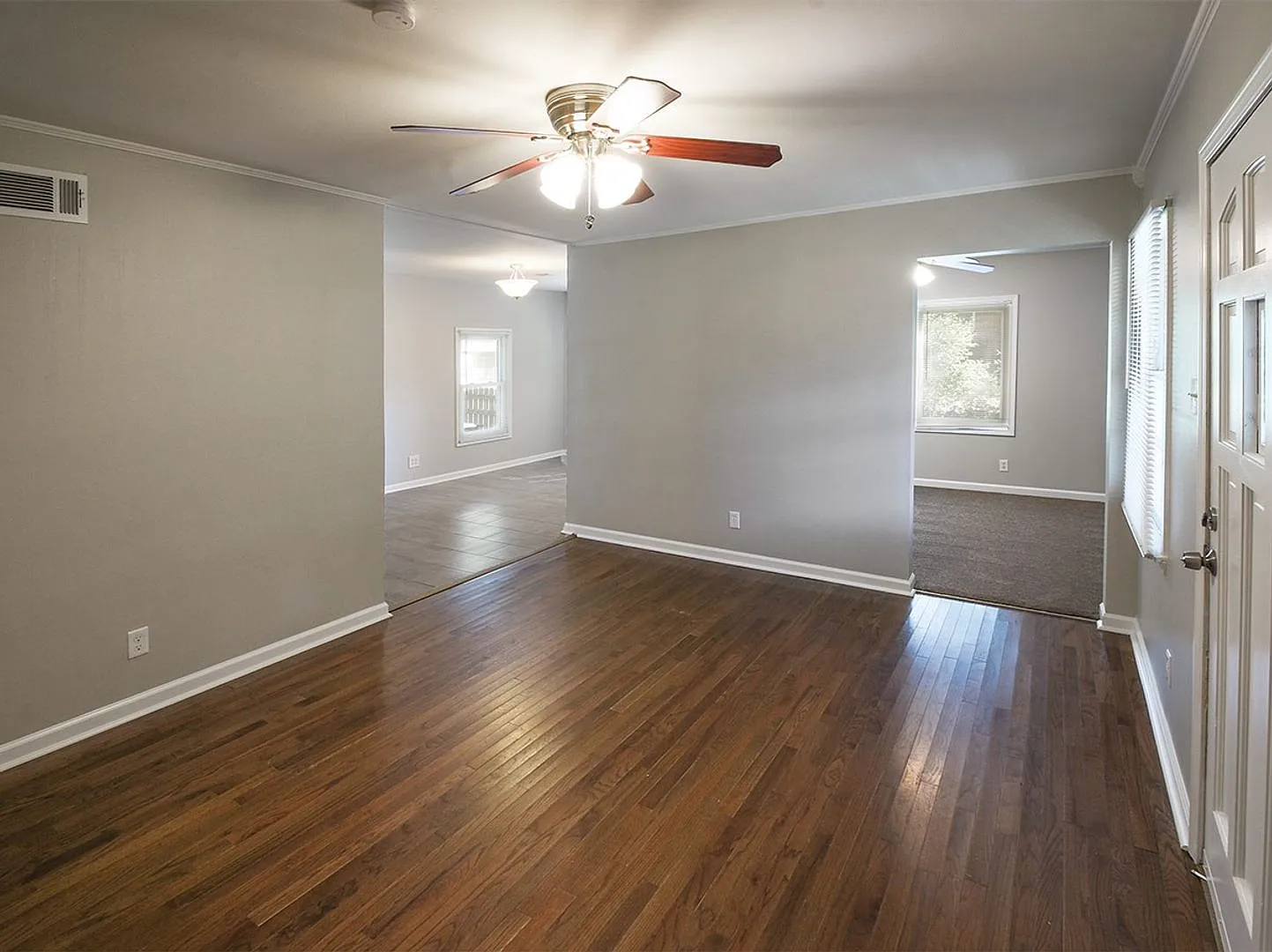 Updated 3 bed, 1.5 bath home with great curb appeal. — Photo 4