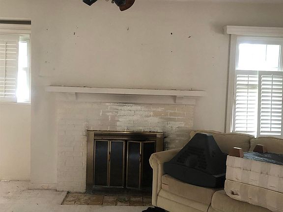 3rd image of 751 E Armstrong St