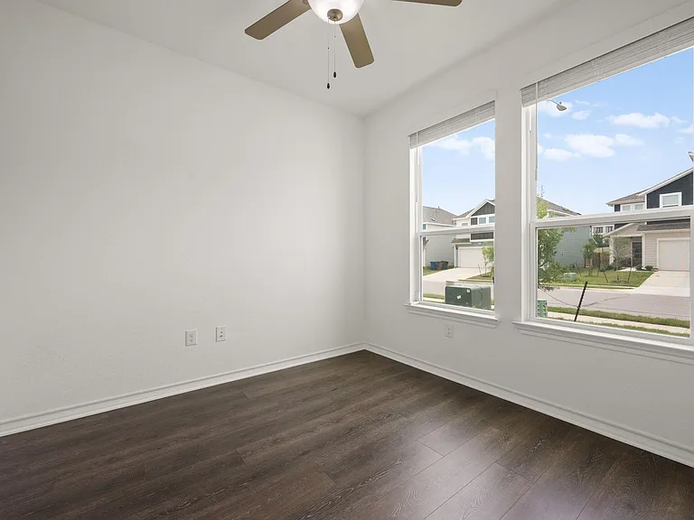 2902 Tavern Dr — Photo 16