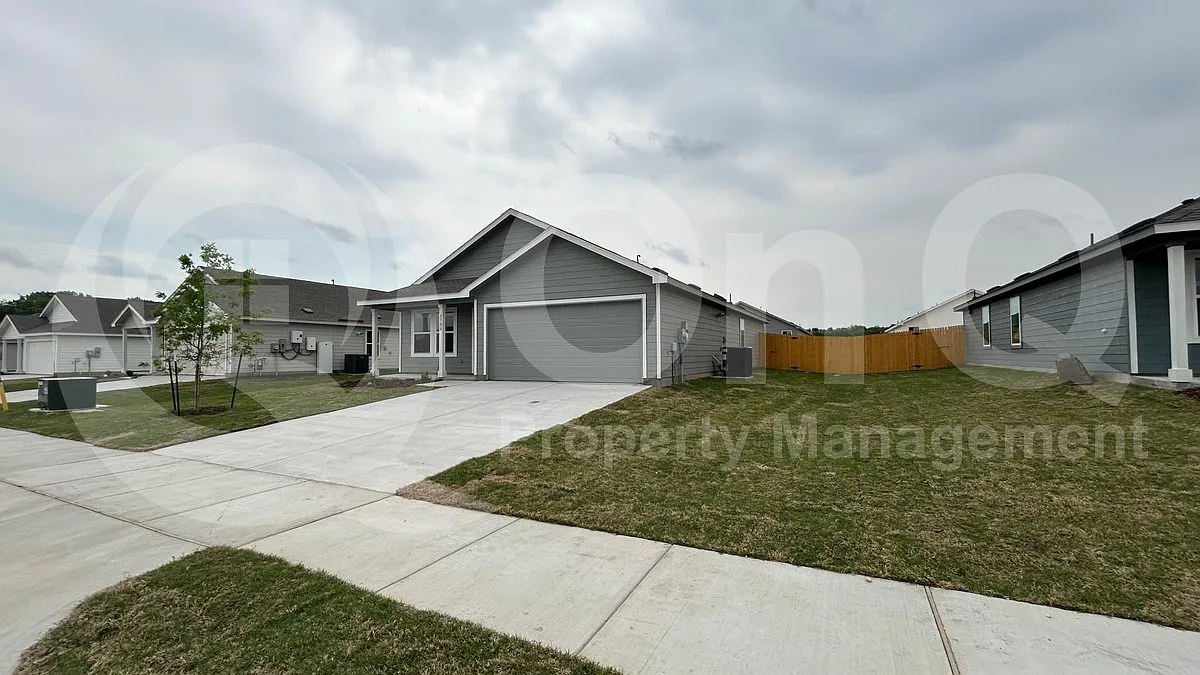 3 bed, 2.0 bath, 1474 sqft, $1,999 — Photo 2