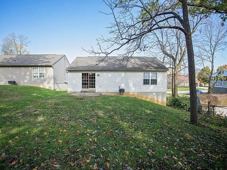 5695 Victoryview Ln — Photo 24