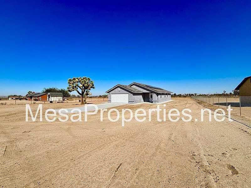 3 bed, 2.0 bath, 1200 sqft, $2,395 — Photo 2