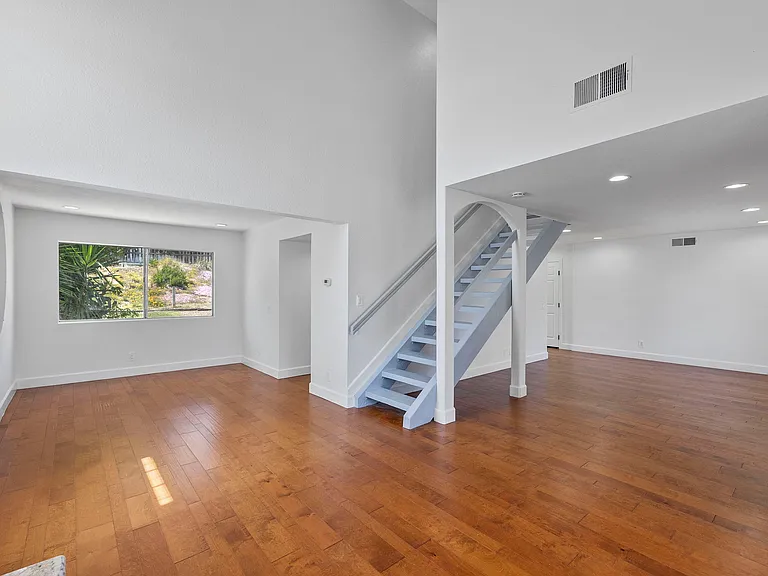 42109 Roanoake St — Photo 2