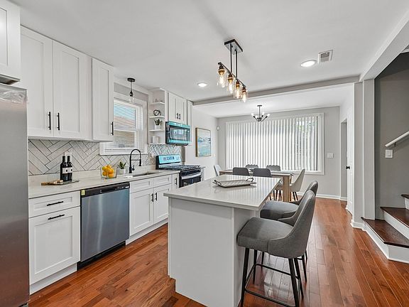 3rd image of 9139 S Oglesby Ave