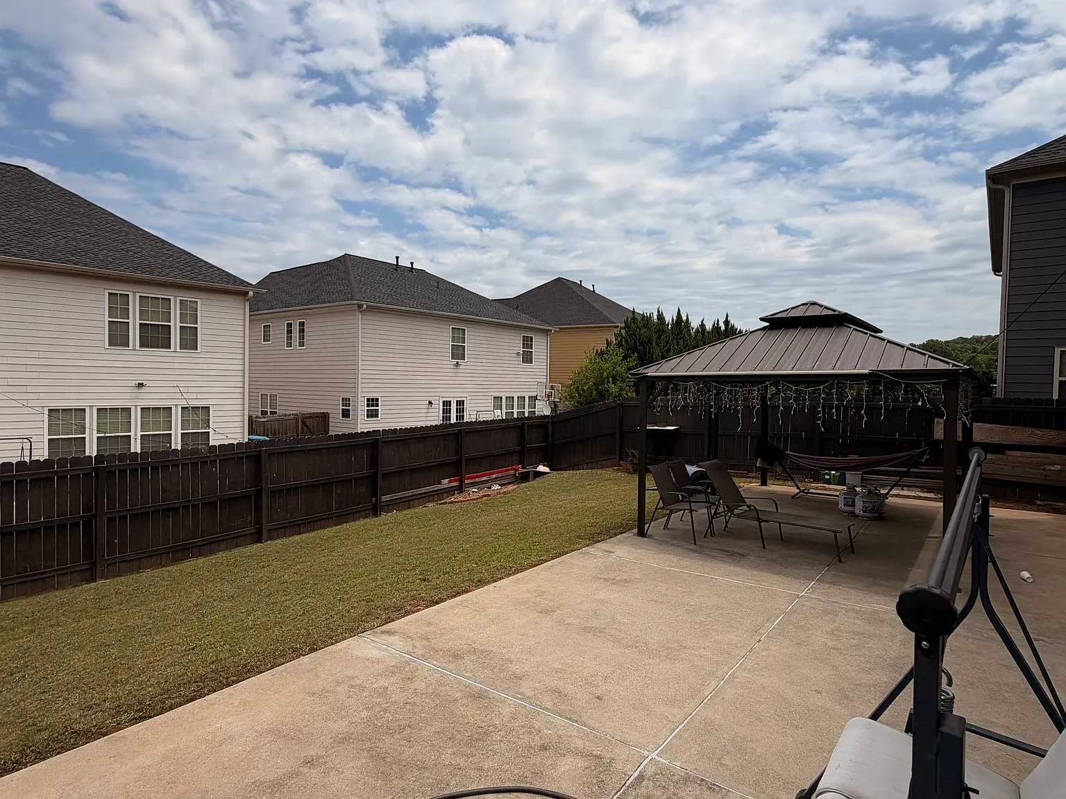 4 bed, 3276 sqft, $3,099 — Photo 2