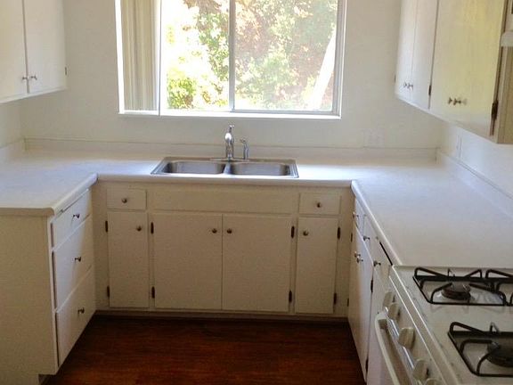 5th image of 212 Deerpath Ln #212