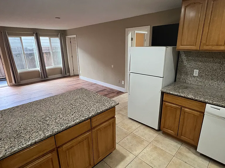 1253 Jefferson Ave #4 — Photo 11