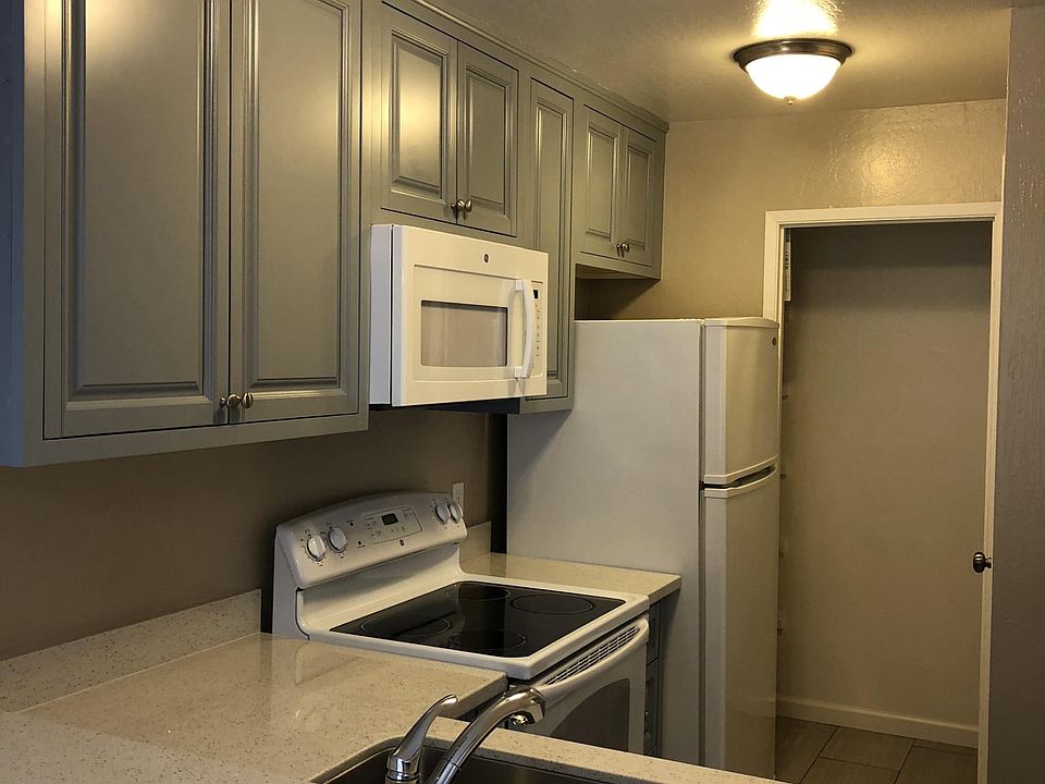 Kitchen with quartz countertops