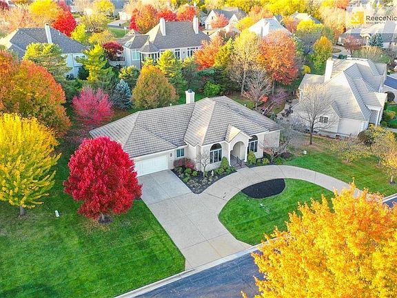 Big lot with circle driveway