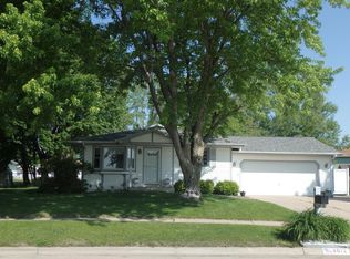 4012 Regal Dr, Grand Island, NE 68803
