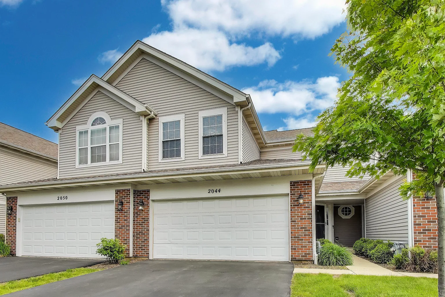 2044 Peach Tree Ln photo 1