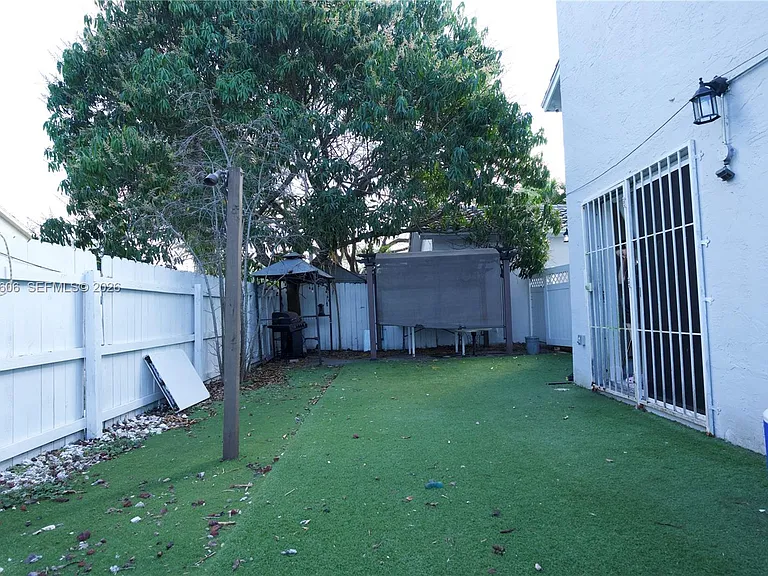 18499 NW 52nd Path — Photo 22
