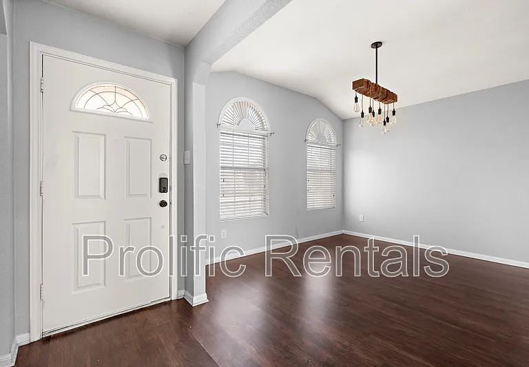 3308 Catalina Dr — Photo 6