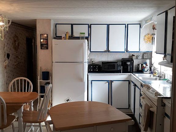 5th image of 1208 Lee St Lot 107