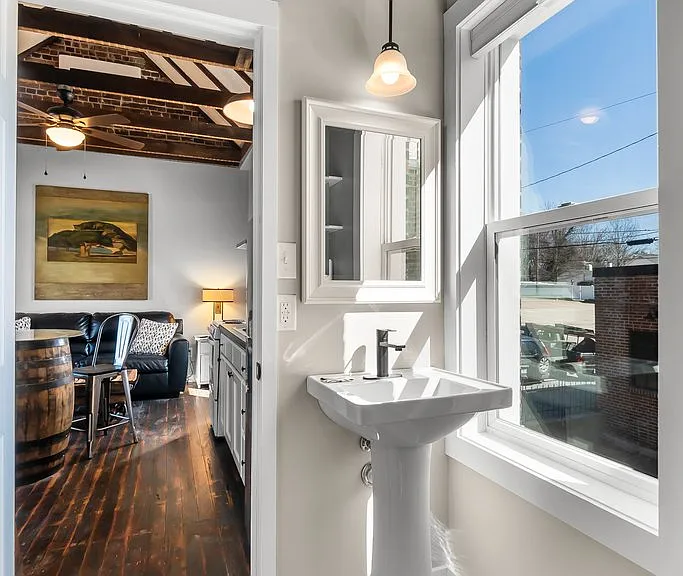 622 Broadway St #6 — Photo 8