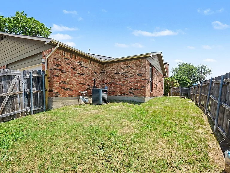 2201 Jackson Cir — Photo 29