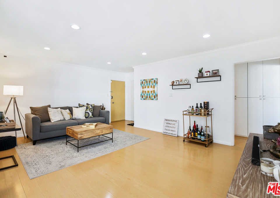 1st image of 960 Larrabee St APT 314