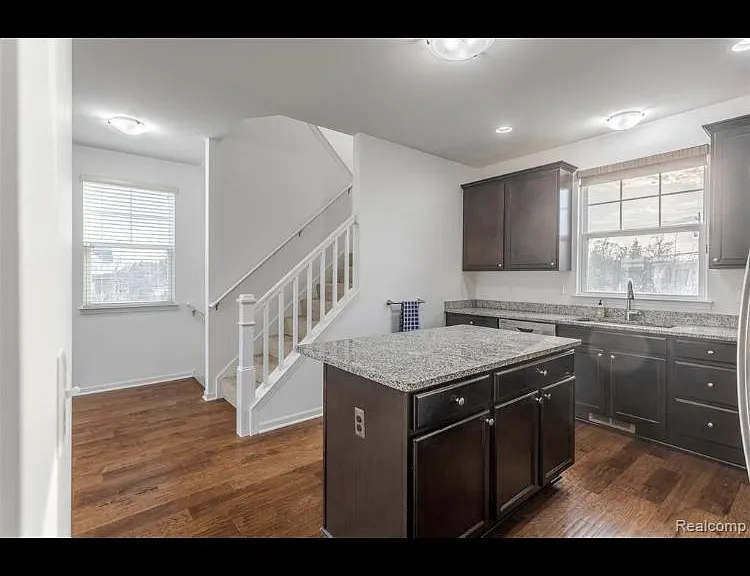 4585 Bradley Cir — Photo 6