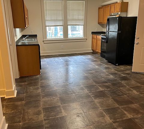 Kitchen 10X13', Refrigerator, 5 burner gas stove, dishwasher,