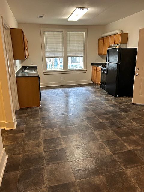 Kitchen 10X13', Refrigerator, 5 burner gas stove, dishwasher,