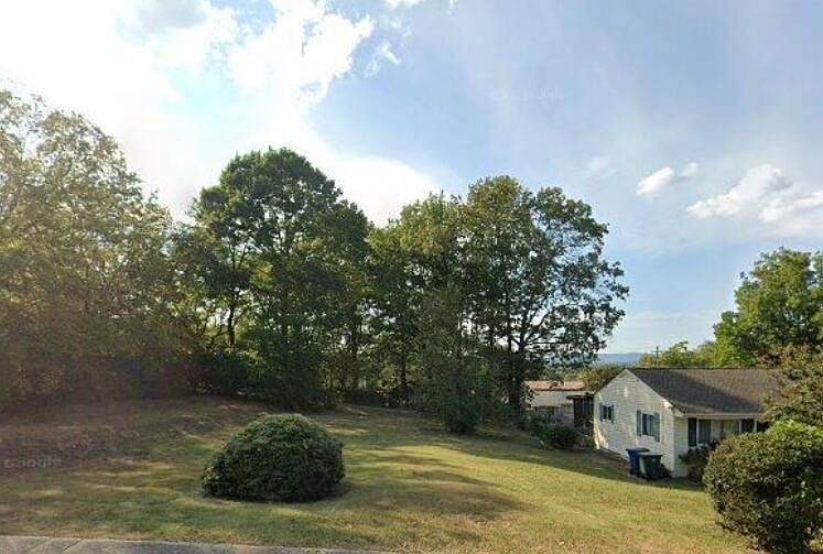 1st image of 913 N Chamberlain Ave #4
