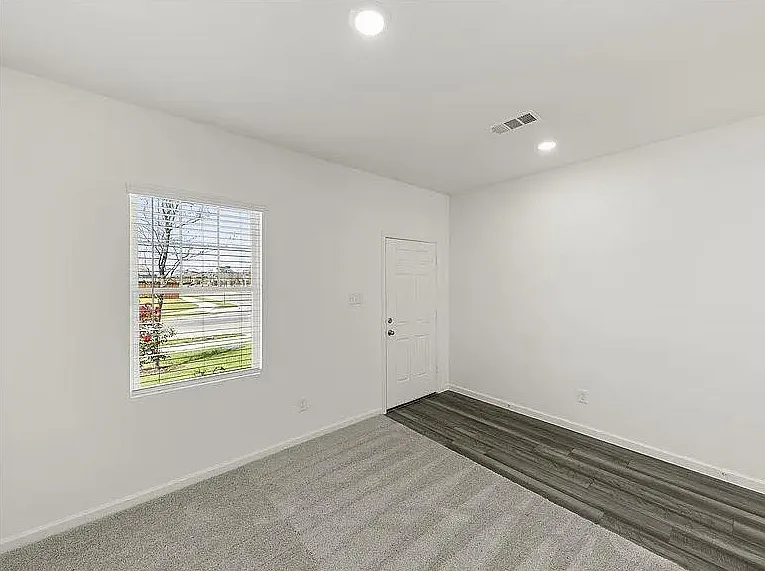 4 bed, 2.5 bath, 2060 sqft, $2,650 — Photo 2