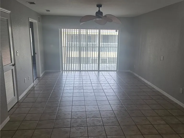 838 SW 47th Ter #A203 — Photo 4