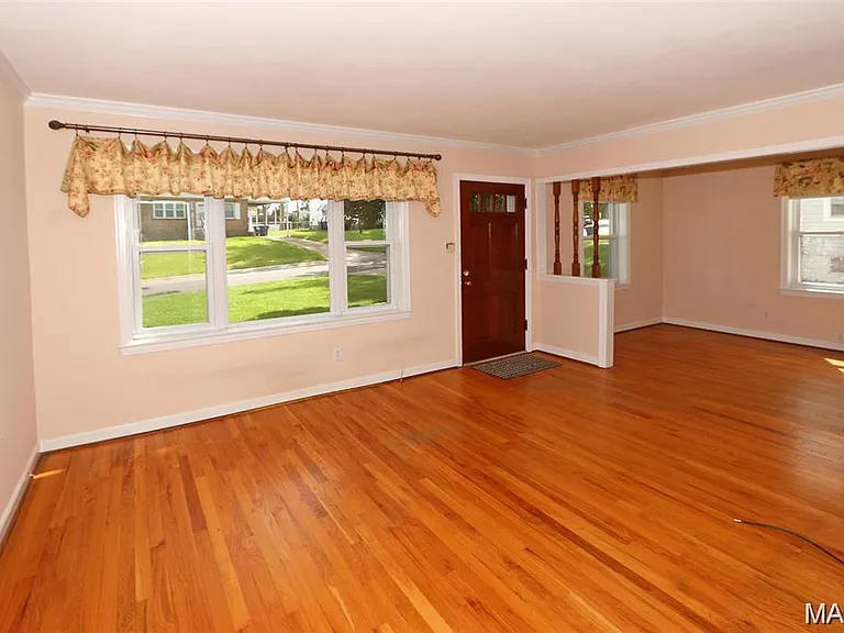 10501 Saint Michael Ln — Photo 3