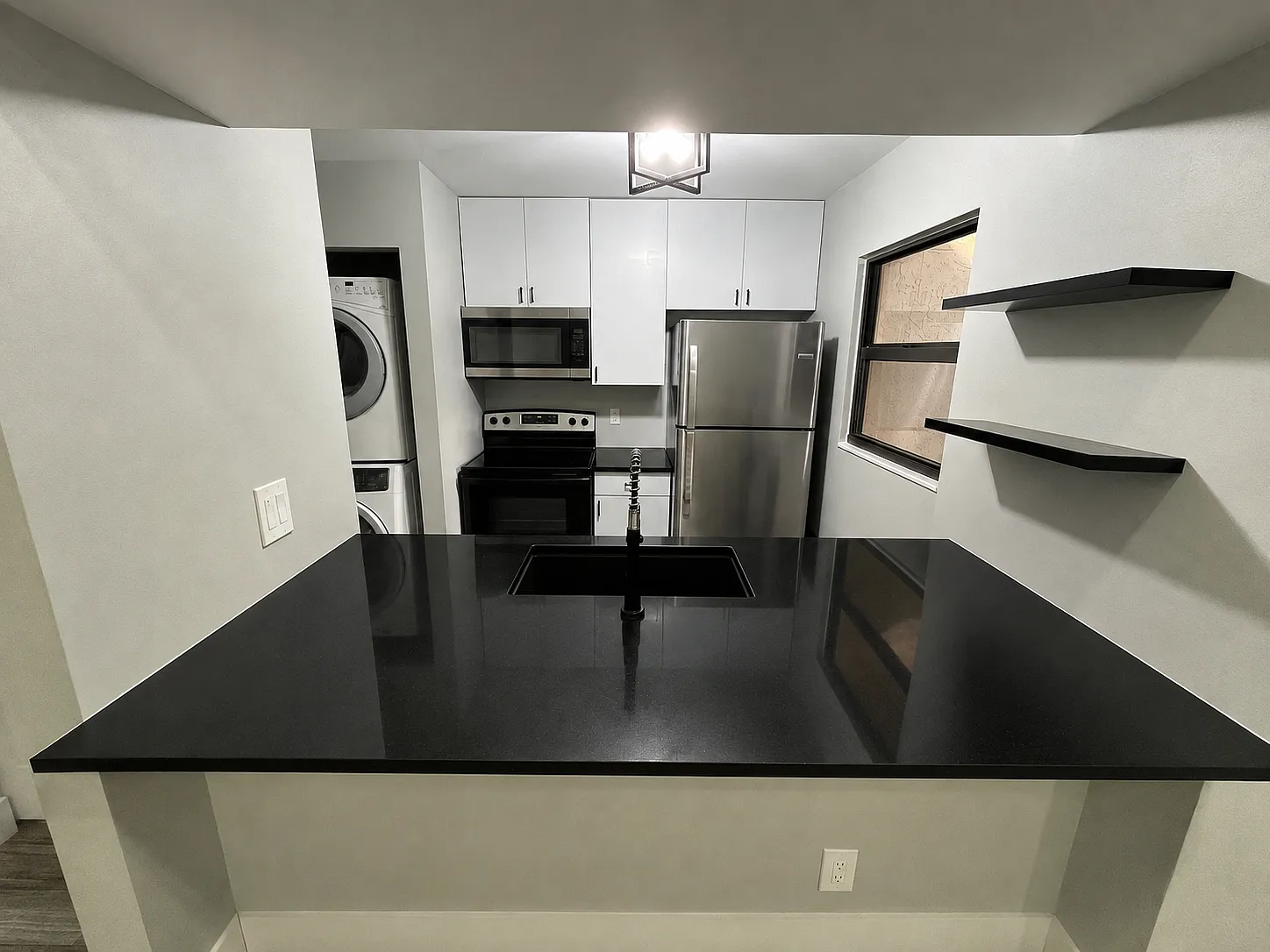 2 bed, 817 sqft, $2,600 — Photo 3