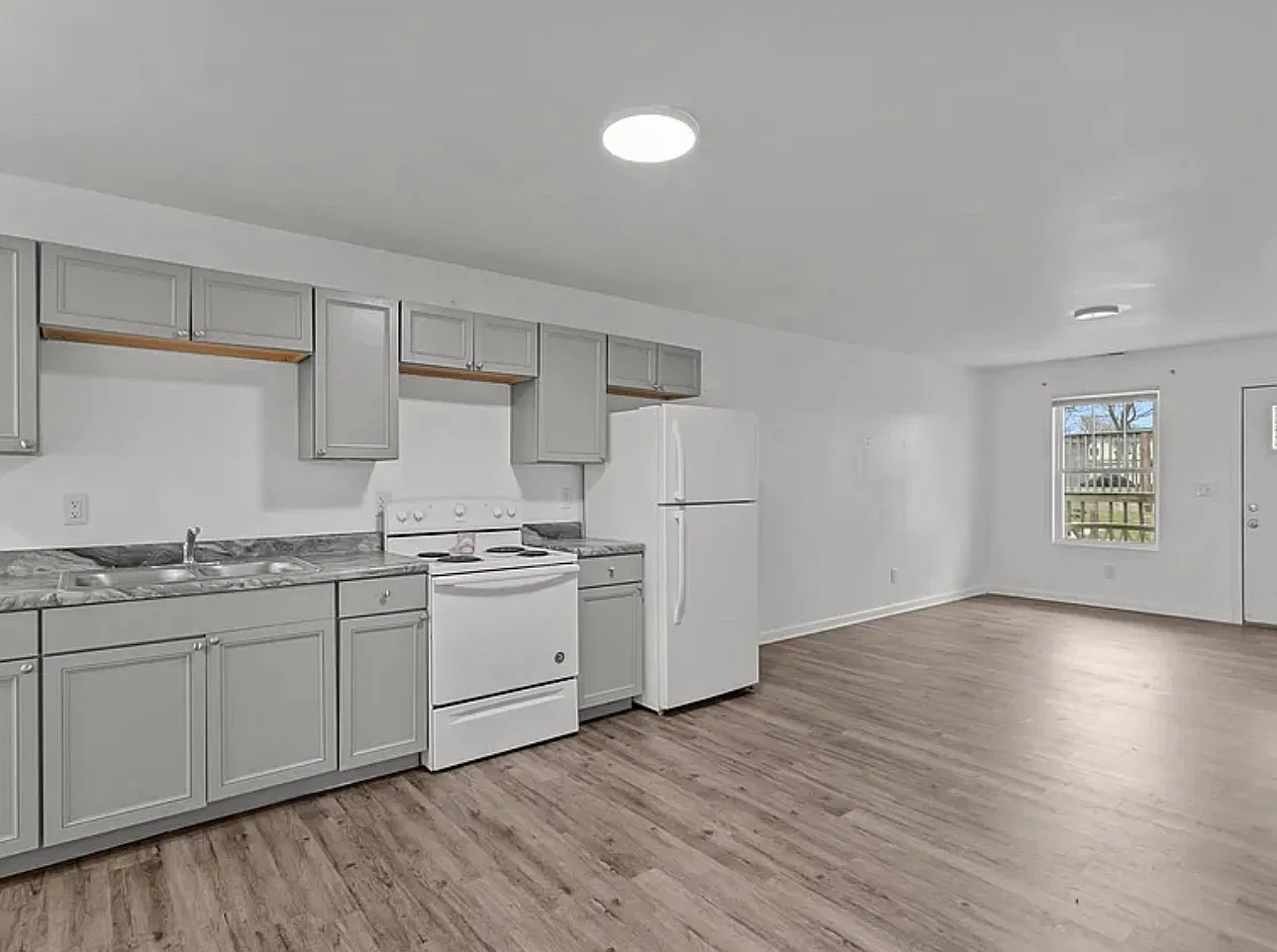 233 W South J St — Photo 3