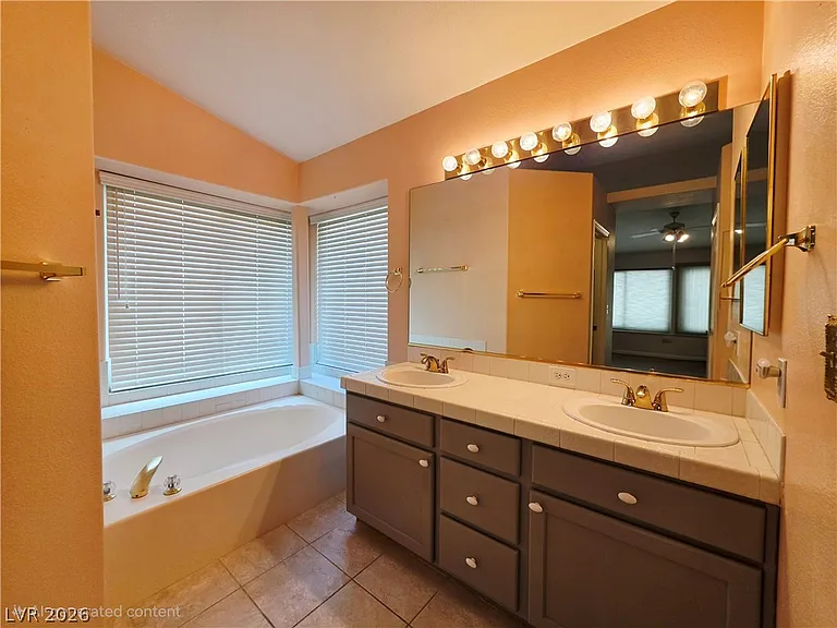 8213 Arch Bay Ln — Photo 23