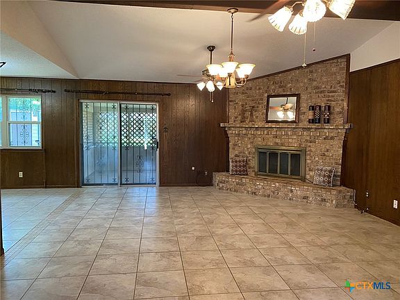 2nd image of 2104 Acron Dr