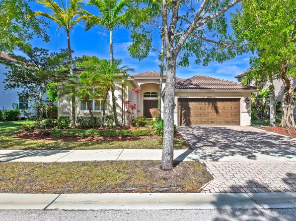 1068 Lavender Cir, Weston, FL 33327