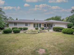 5890 Lakeview Dr, Greendale, WI 53129