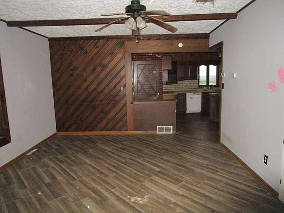4th image of 740 E Broadway