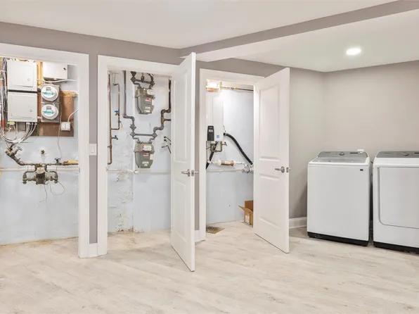 68-02 Jay Avenue image 15 of 17