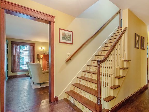 4th image of 2731 Oakwood Dr SE