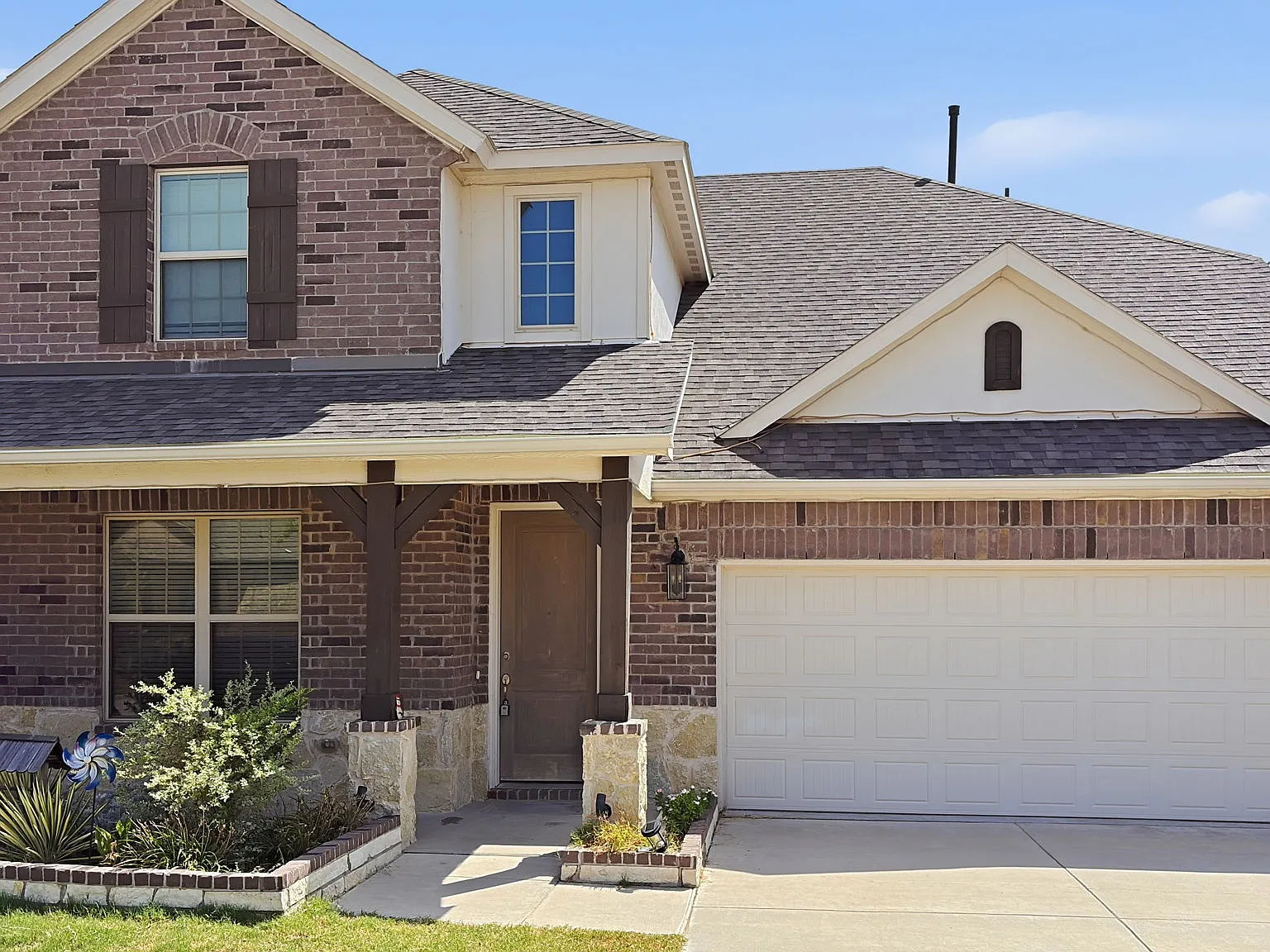 4 bed, 3.5 bath, 2696 sqft, $3,600 — Photo 2