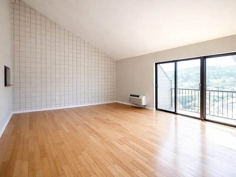 Loft 1-Bed/1-Bath