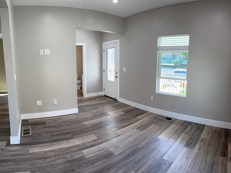 456 Foam St — Photo 11