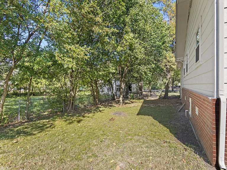 904 S Gribble St — Photo 6