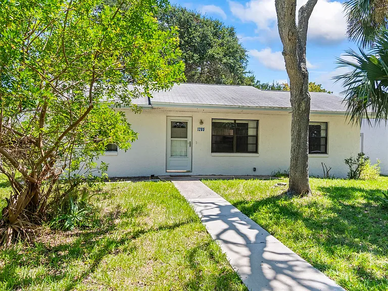 1205 S Flagler Ave — Photo 3