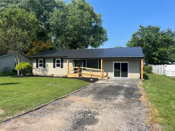 4 Erica Ln, Bunker Hill, IL 62014