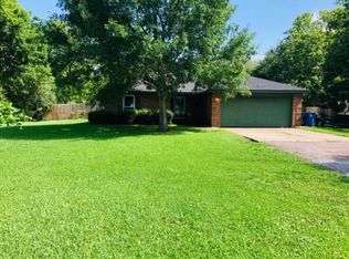 118 Beechnut St, Angleton, TX 77515