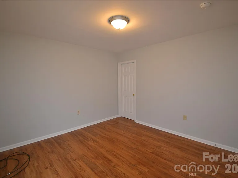 924 Junius St — Photo 13