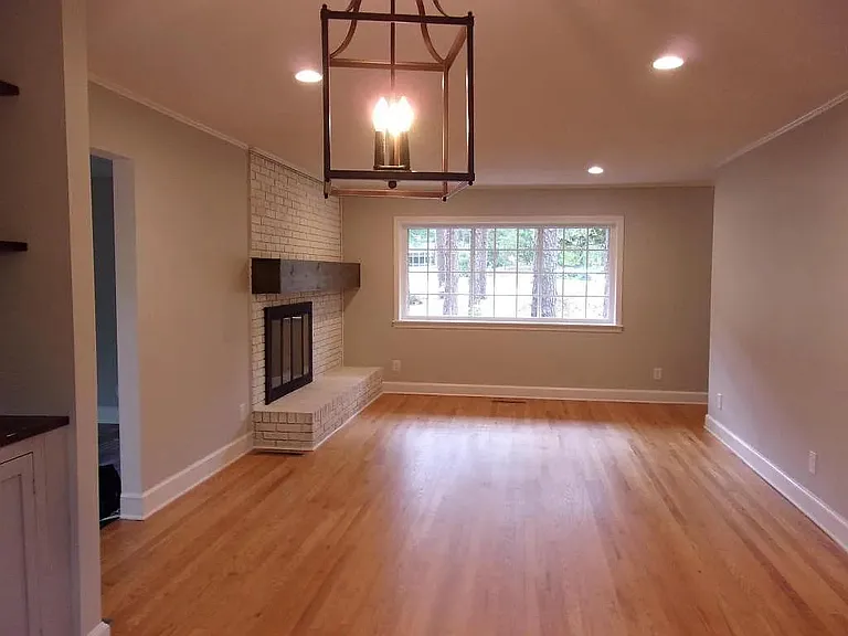 930 N Saylor St — Photo 14