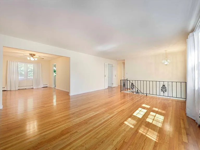 5 Dorchester Ave — Photo 8